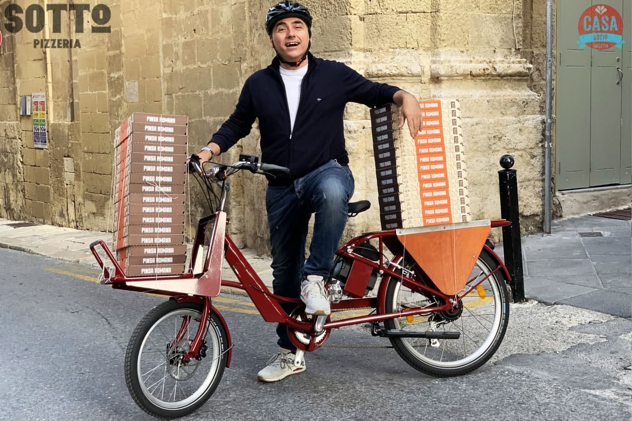 PIZZA DELIVERY BY BIKE
